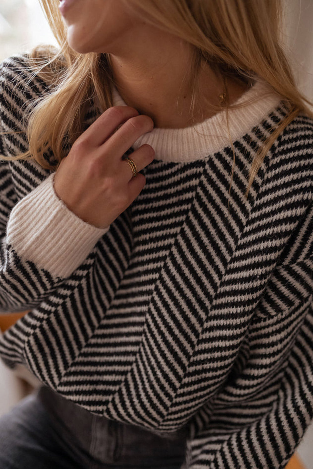 Contrast Edge Crew Neck Drop Shoulder Sweater