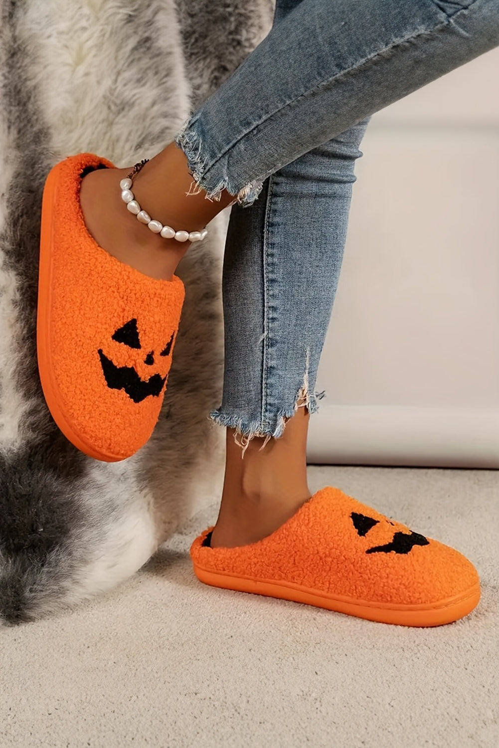 Halloween Pumpkin Face Graphic Plush Slippers