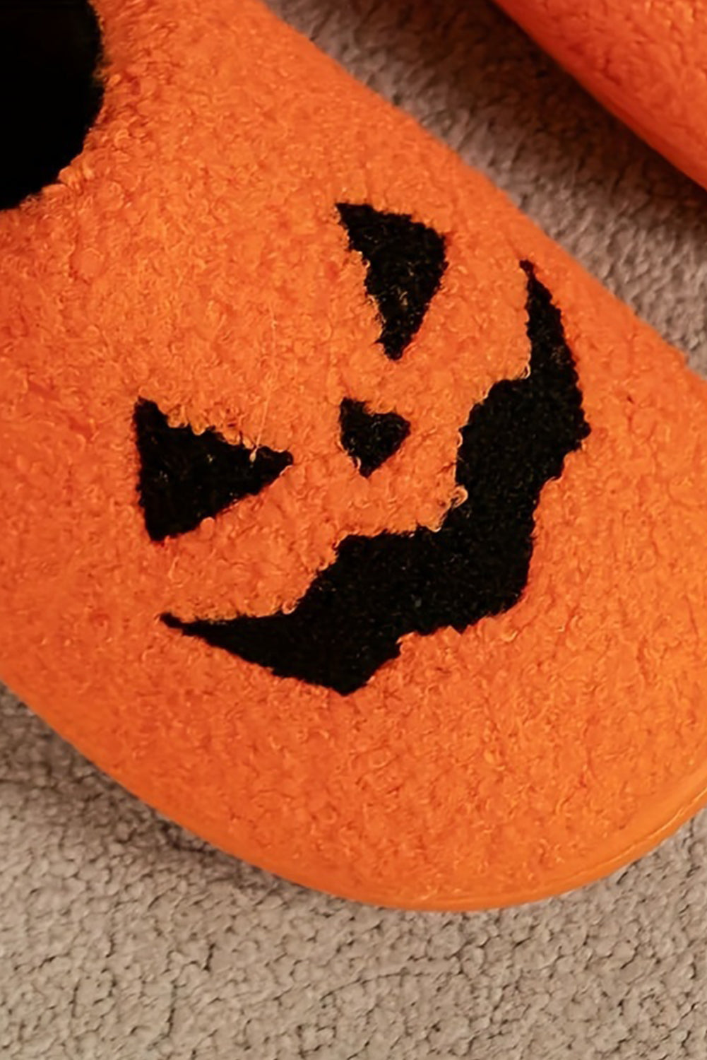 Halloween Pumpkin Face Graphic Plush Slippers