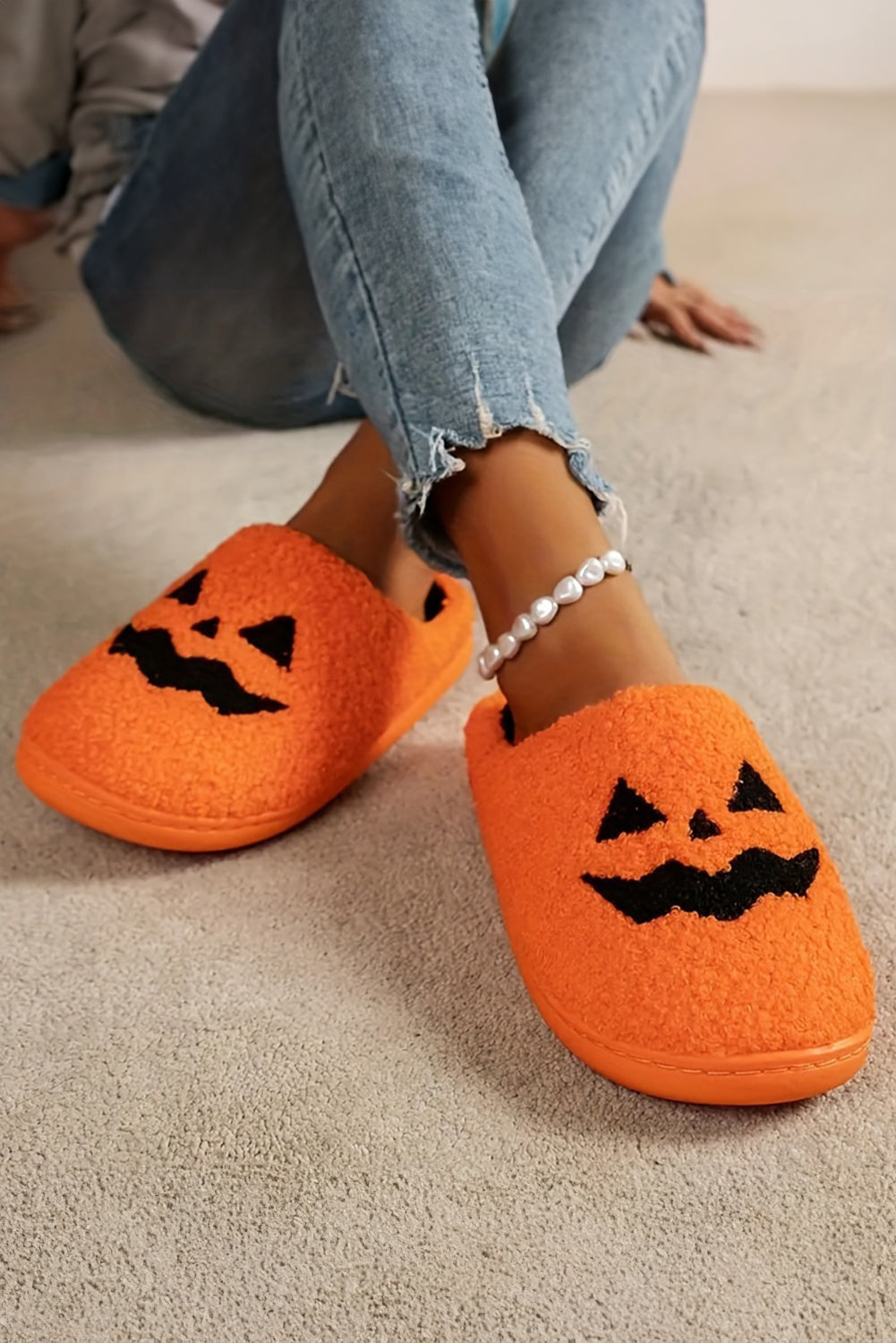 Halloween Pumpkin Face Graphic Plush Slippers